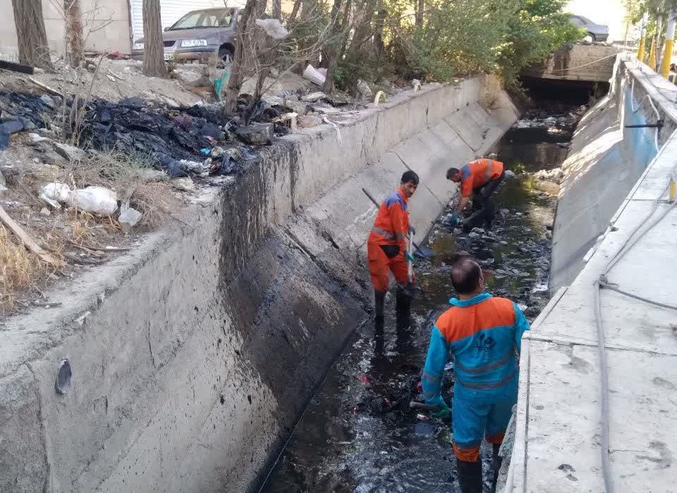 لایروبی کانال آب